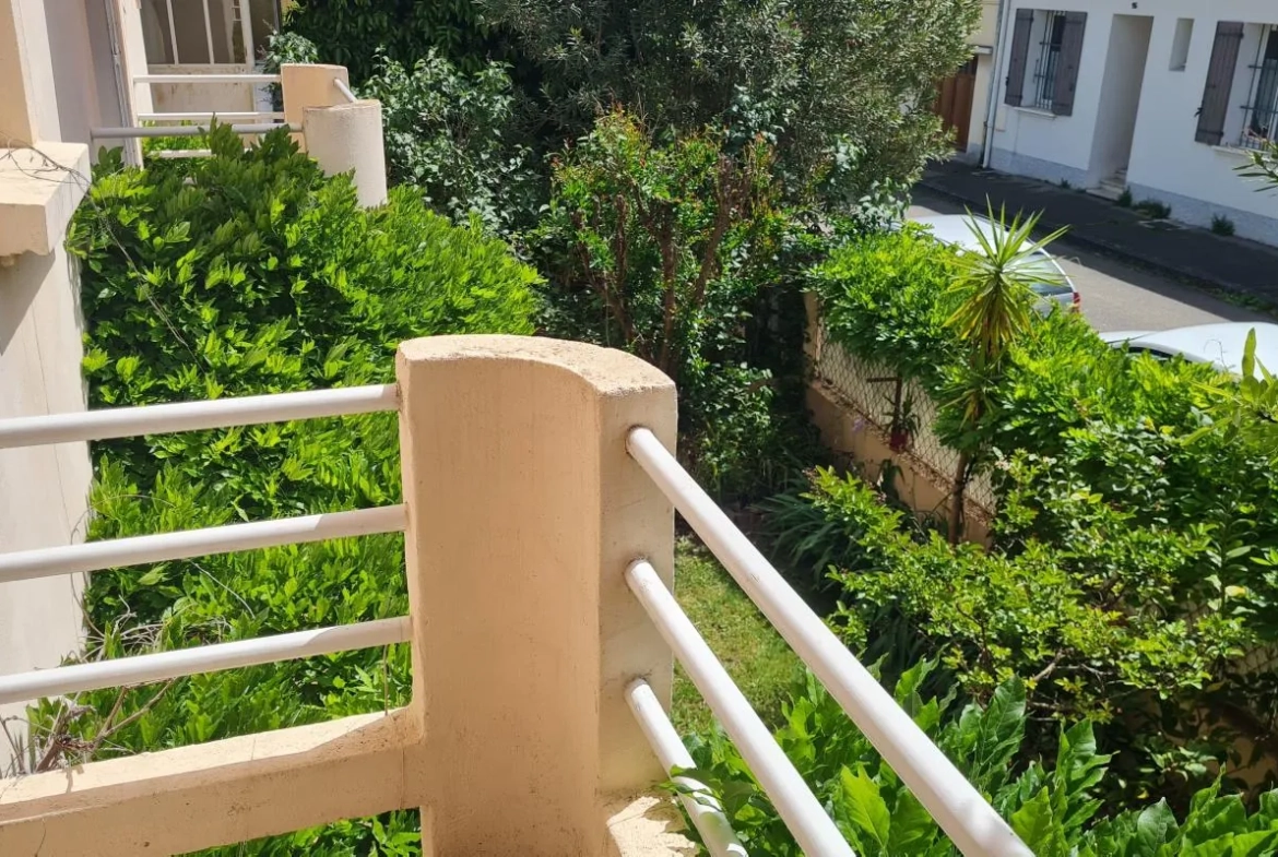 Charmante maison de ville à vendre à Avignon Sud Saint Ruf, 117 m² avec jardin et garage 