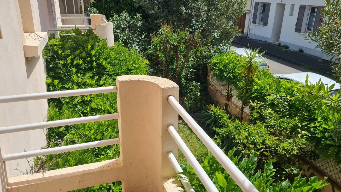 Charmante maison de ville à vendre à Avignon Sud Saint Ruf, 117 m² avec jardin et garage 
