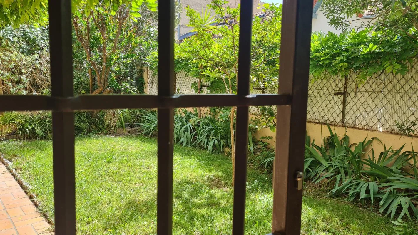 Charmante maison de ville à vendre à Avignon Sud Saint Ruf, 117 m² avec jardin et garage 