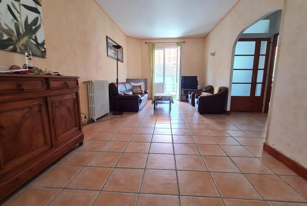 Charmante maison de ville à vendre à Avignon Sud Saint Ruf, 117 m² avec jardin et garage 