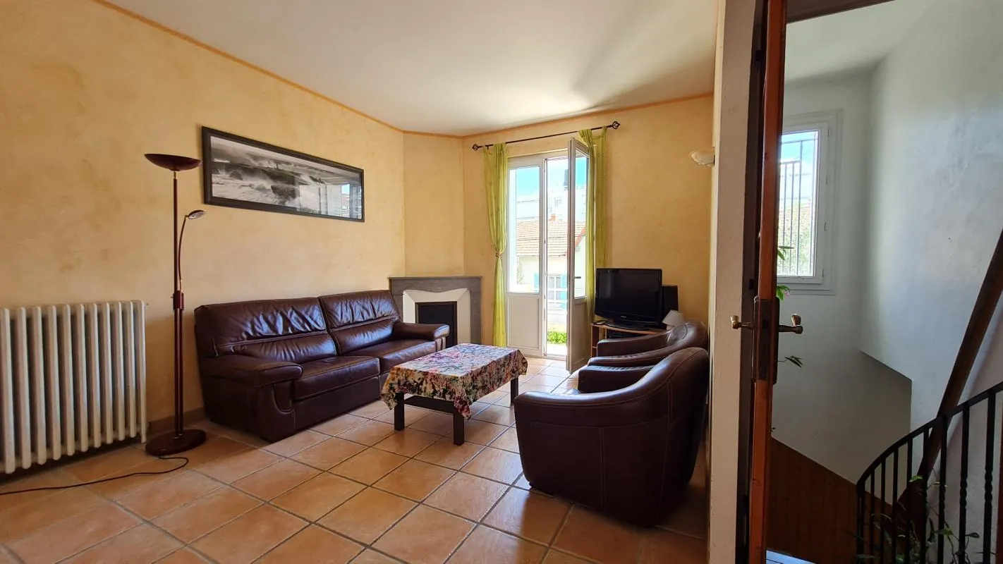 Charmante maison de ville à vendre à Avignon Sud Saint Ruf, 117 m² avec jardin et garage 