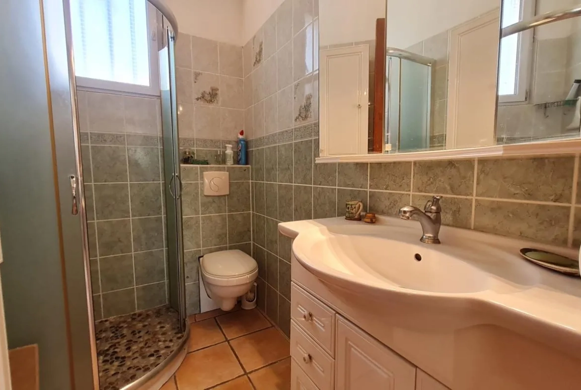 Charmante maison de ville à vendre à Avignon Sud Saint Ruf, 117 m² avec jardin et garage 