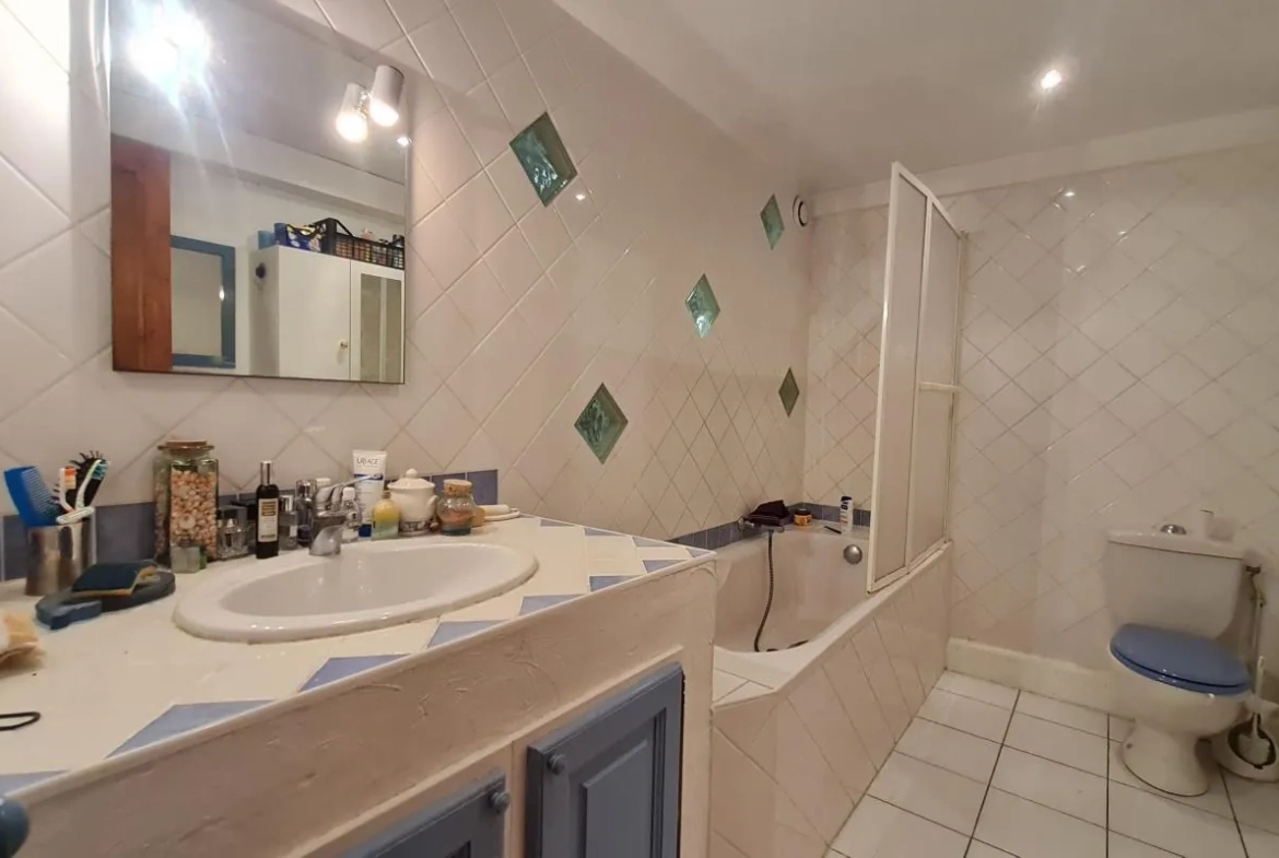 Charmante maison de ville à vendre à Avignon Sud Saint Ruf, 117 m² avec jardin et garage 