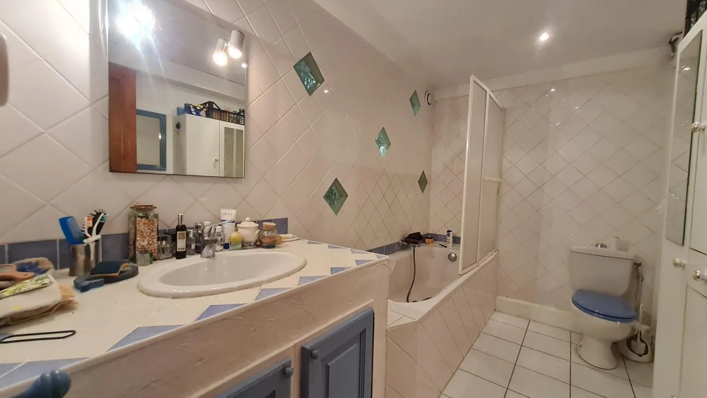 Charmante maison de ville à vendre à Avignon Sud Saint Ruf, 117 m² avec jardin et garage 