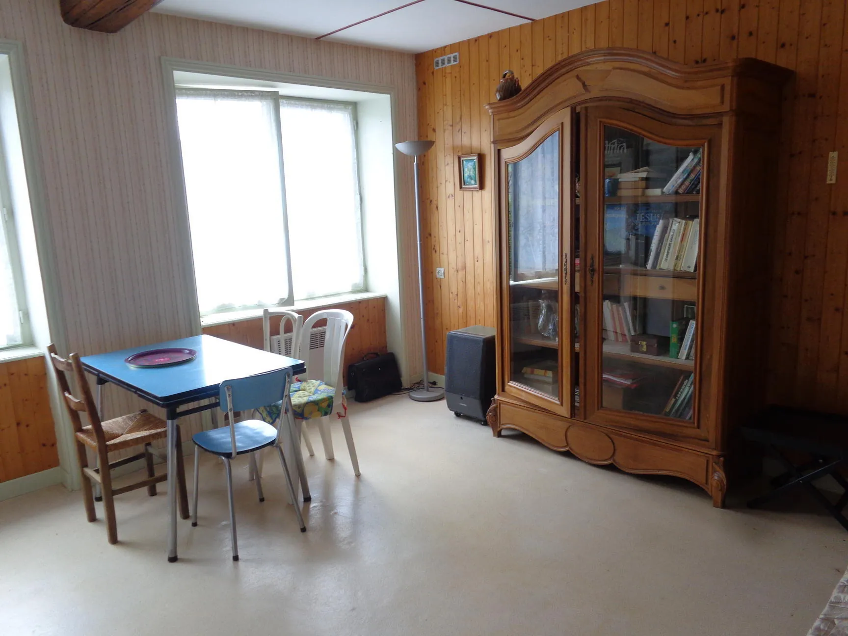 Maison à vendre à Saint Just d'Avray avec jardin et garage, performance énergétique G 