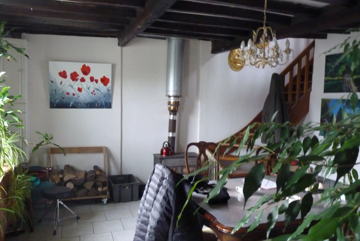 Maison de 100 m² avec 3 chambres et garage à Écly 
