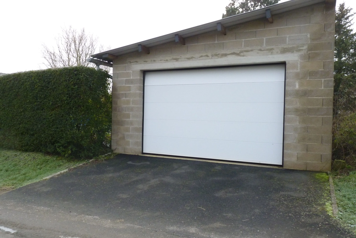 Maison de 100 m² avec 3 chambres et garage à Écly 