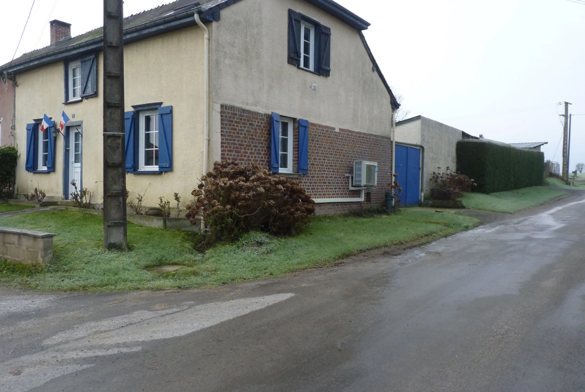 Maison de 100 m² avec 3 chambres et garage à Écly 