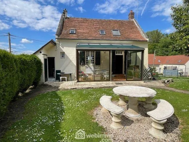 Maison de village en pierre avec studio et jardin à Carlepont 