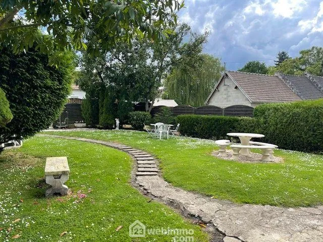 Maison de village en pierre avec studio et jardin à Carlepont 