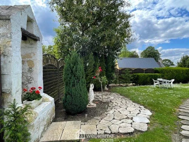 Maison de village en pierre avec studio et jardin à Carlepont 