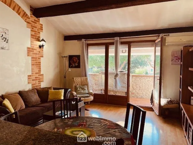 Charmante maison de village à Saint-Cyprien, 67 m², avec terrasse et stationnement 