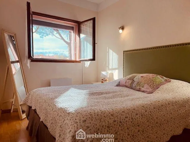 Charmante maison de village à Saint-Cyprien, 67 m², avec terrasse et stationnement 