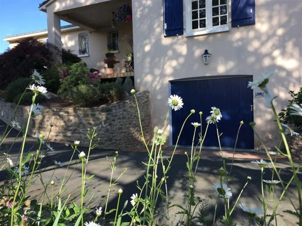 Maison de plain-pied à vendre proche Chantonnay avec terrain et sous-sol 