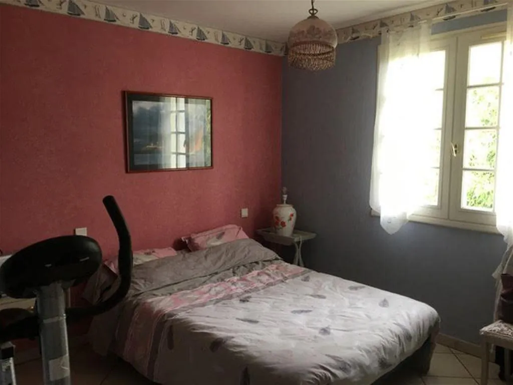Maison de plain-pied à vendre proche Chantonnay avec terrain et sous-sol 