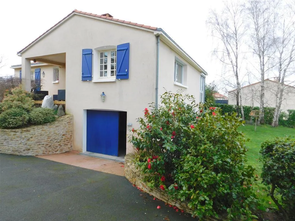 Maison de plain-pied à vendre proche Chantonnay avec terrain et sous-sol 