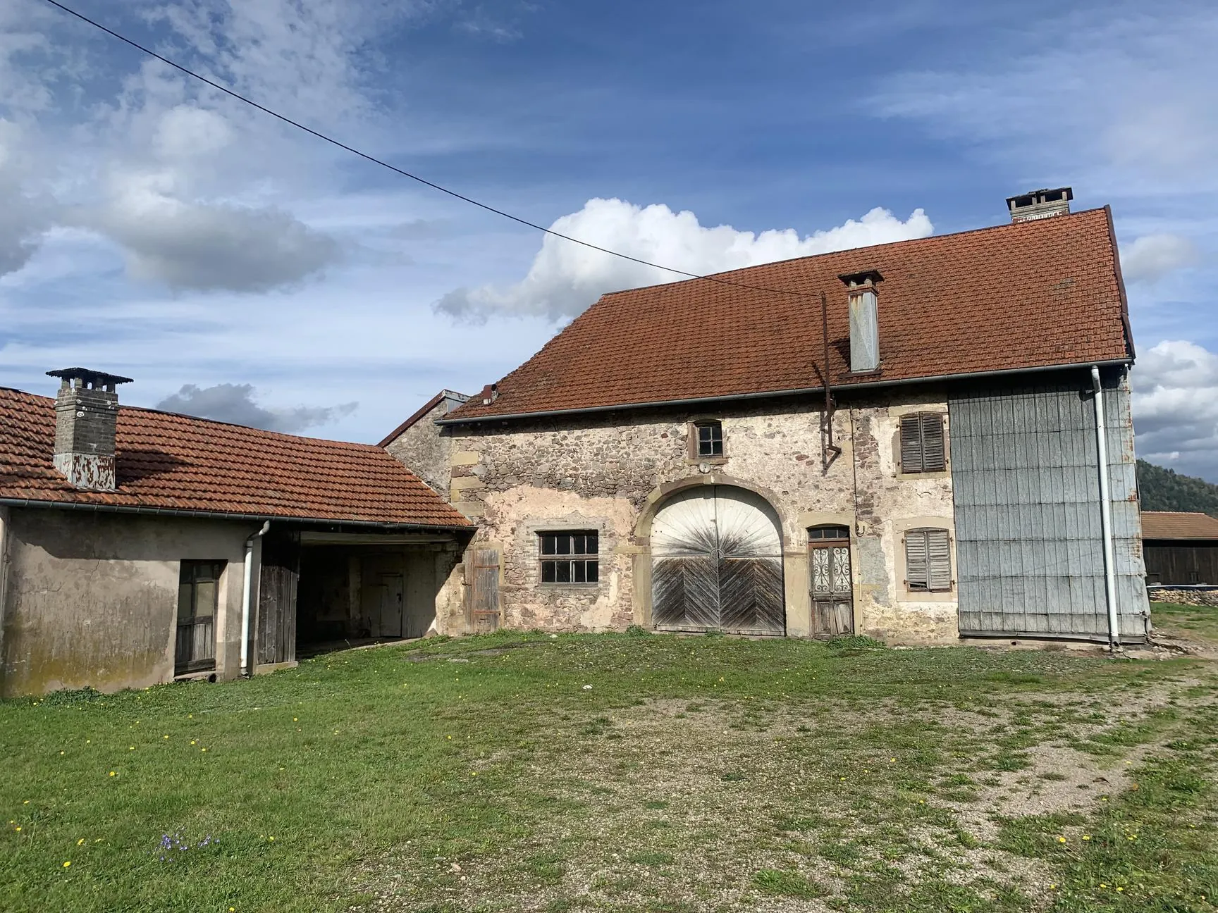 Grande ferme à rénover à Remiremont avec potentiel exceptionnel 