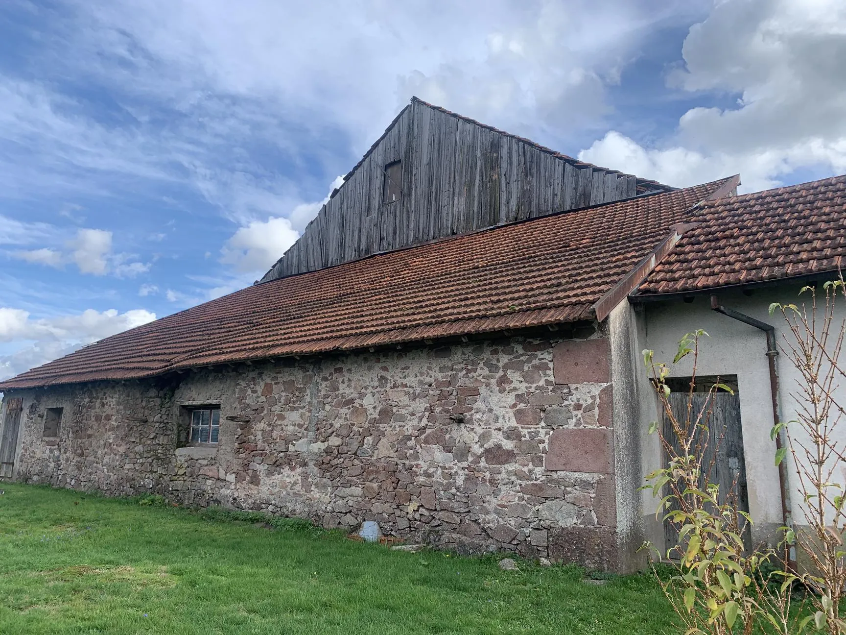 Grande ferme à rénover à Remiremont avec potentiel exceptionnel 