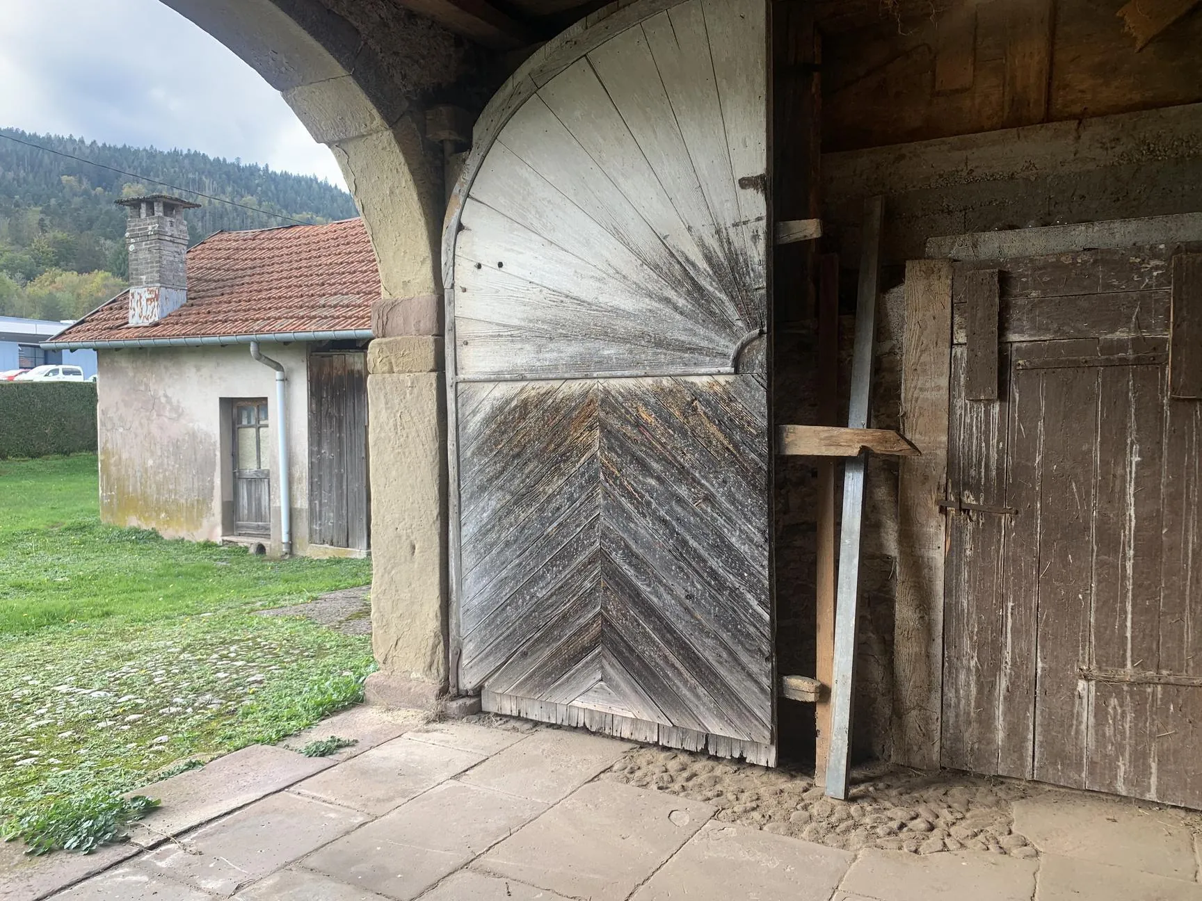 Grande ferme à rénover à Remiremont avec potentiel exceptionnel 