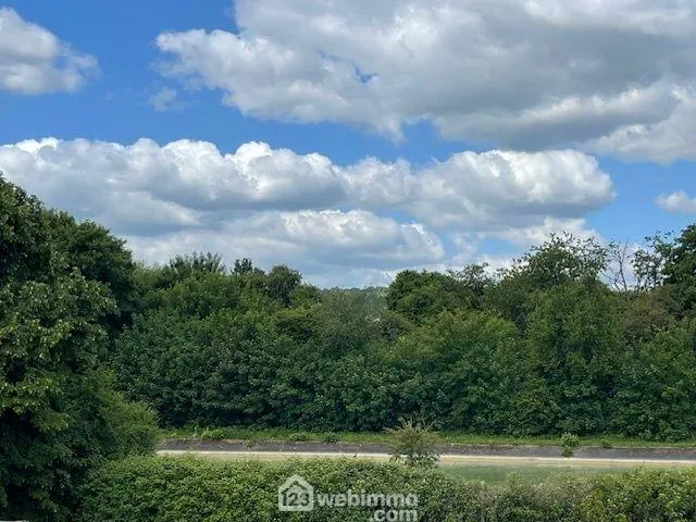 Maison de ville à Noyon avec jardin – Opportunité à rénover 