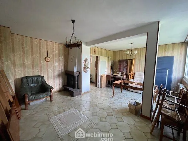 Maison de ville à Noyon avec jardin – Opportunité à rénover 