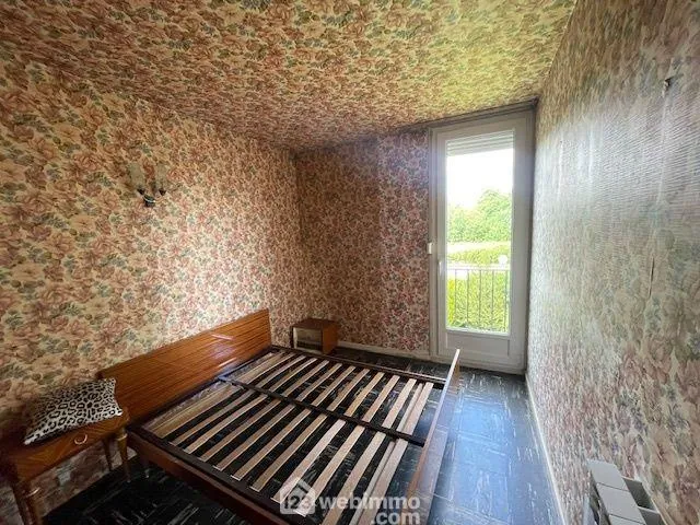 Maison de ville à Noyon avec jardin – Opportunité à rénover 