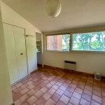 Bel appartement T2 à Cucuron de 43,5 m², vue et potentiel d'amélioration