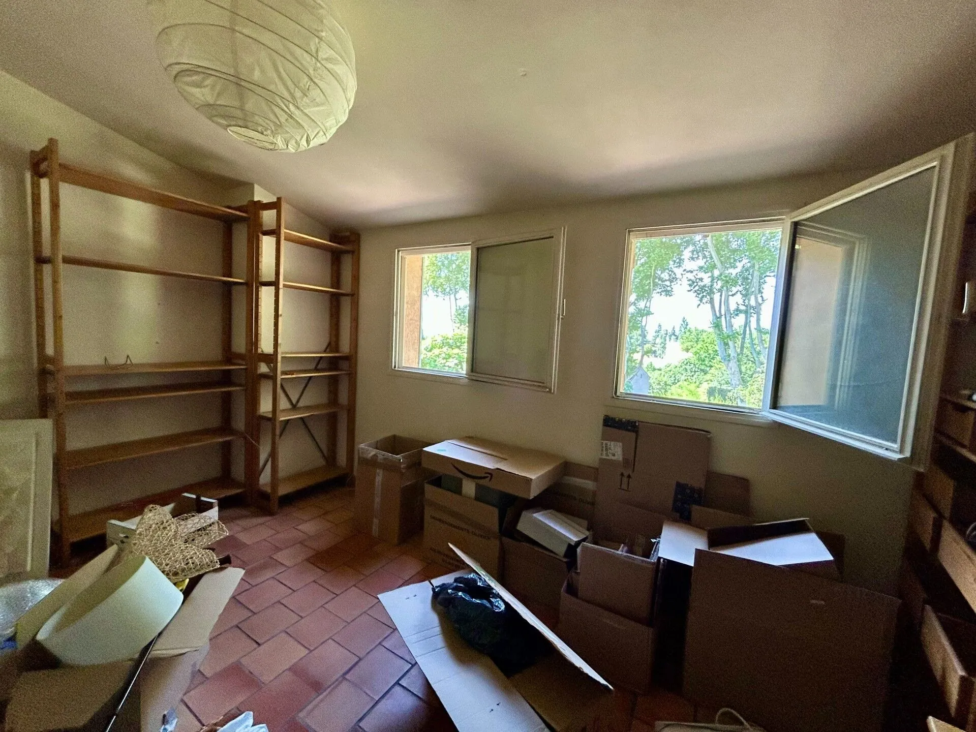 Bel appartement T2 à Cucuron de 43,5 m², vue et potentiel d'amélioration 