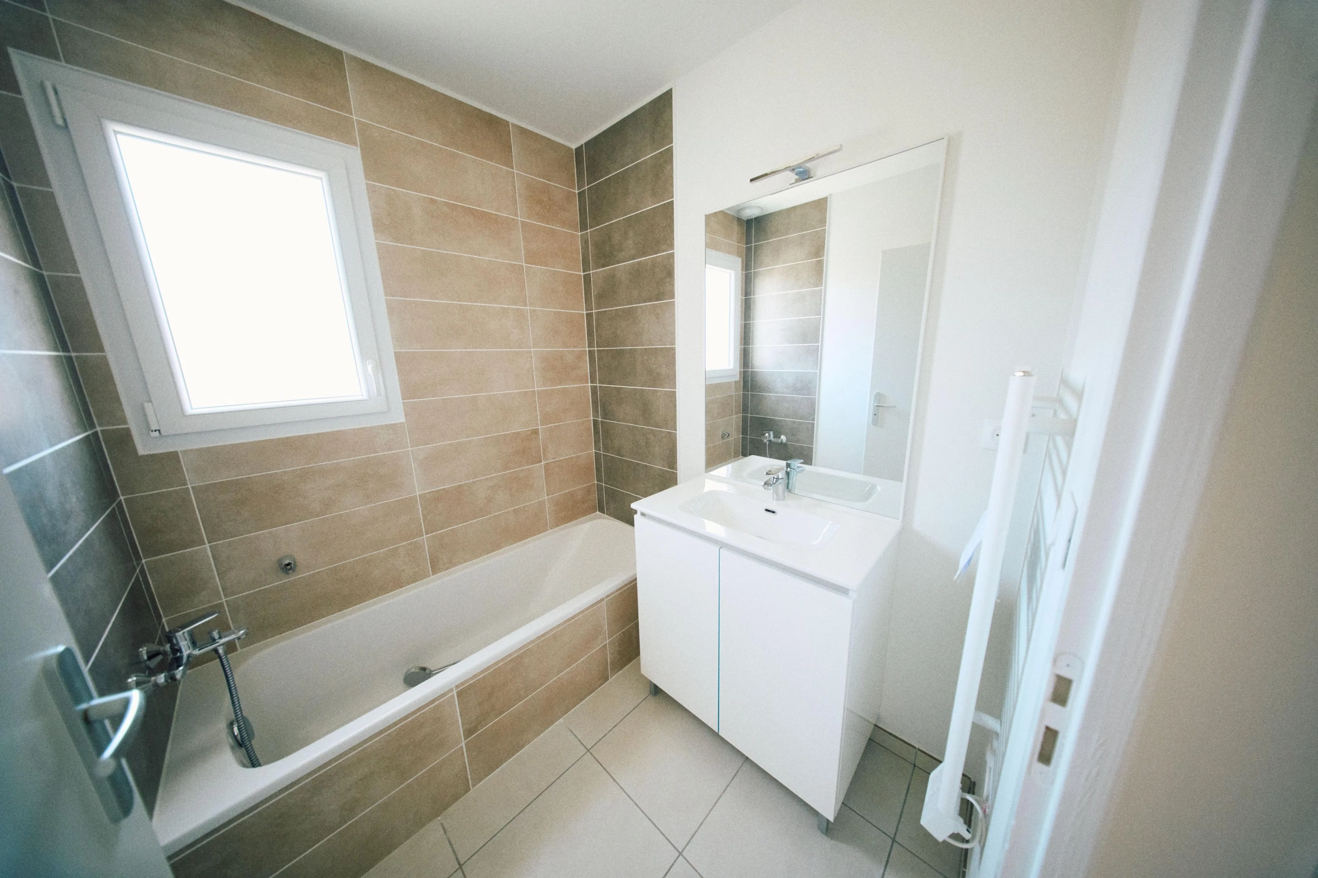 Maison neuve 93 m² à Veauche avec 3 chambres, jardin et garage - Prix à partir de 239 000 € 
