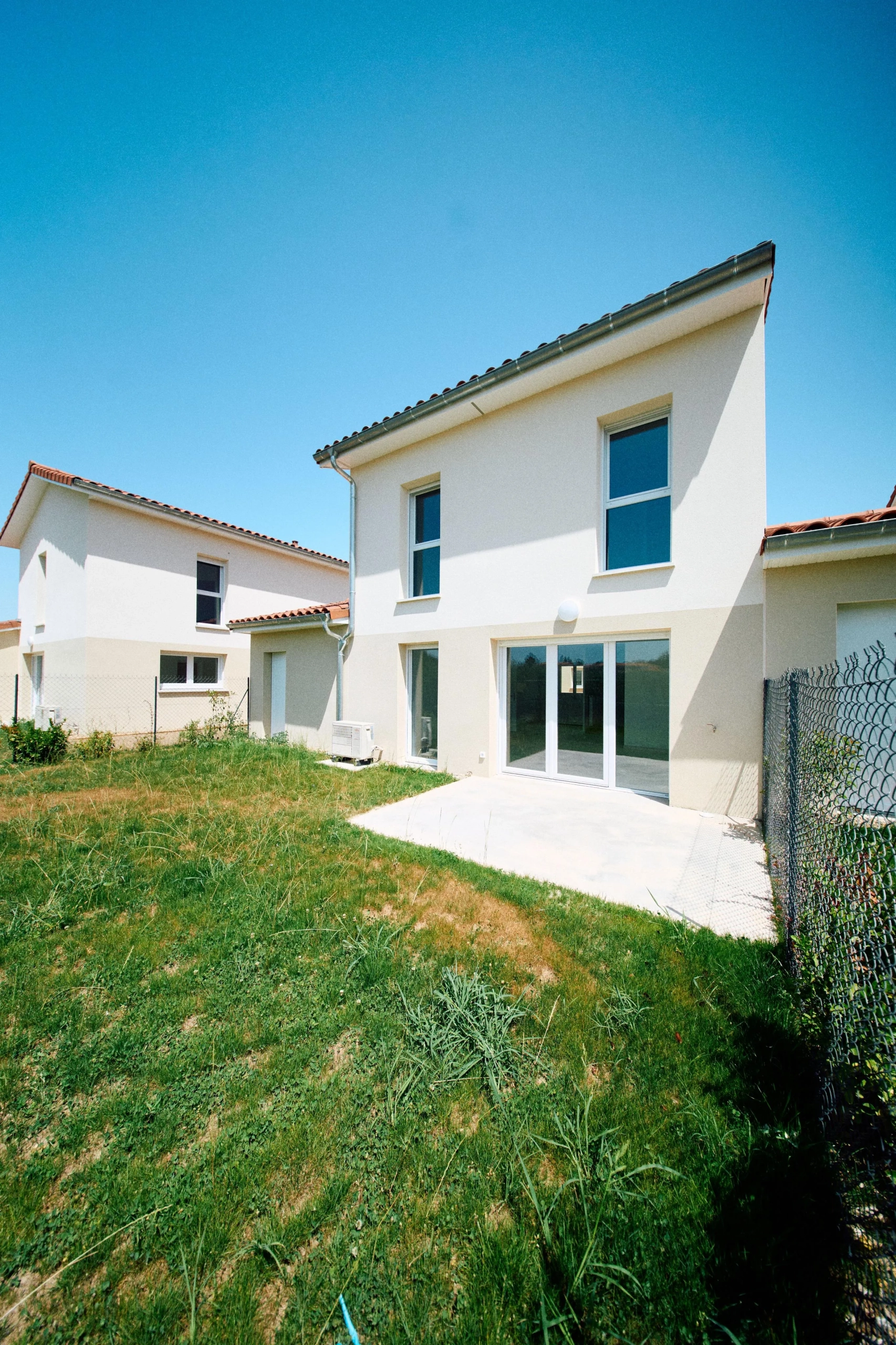 Maison neuve 93 m² à Veauche avec 3 chambres, jardin et garage - Prix à partir de 239 000 € 