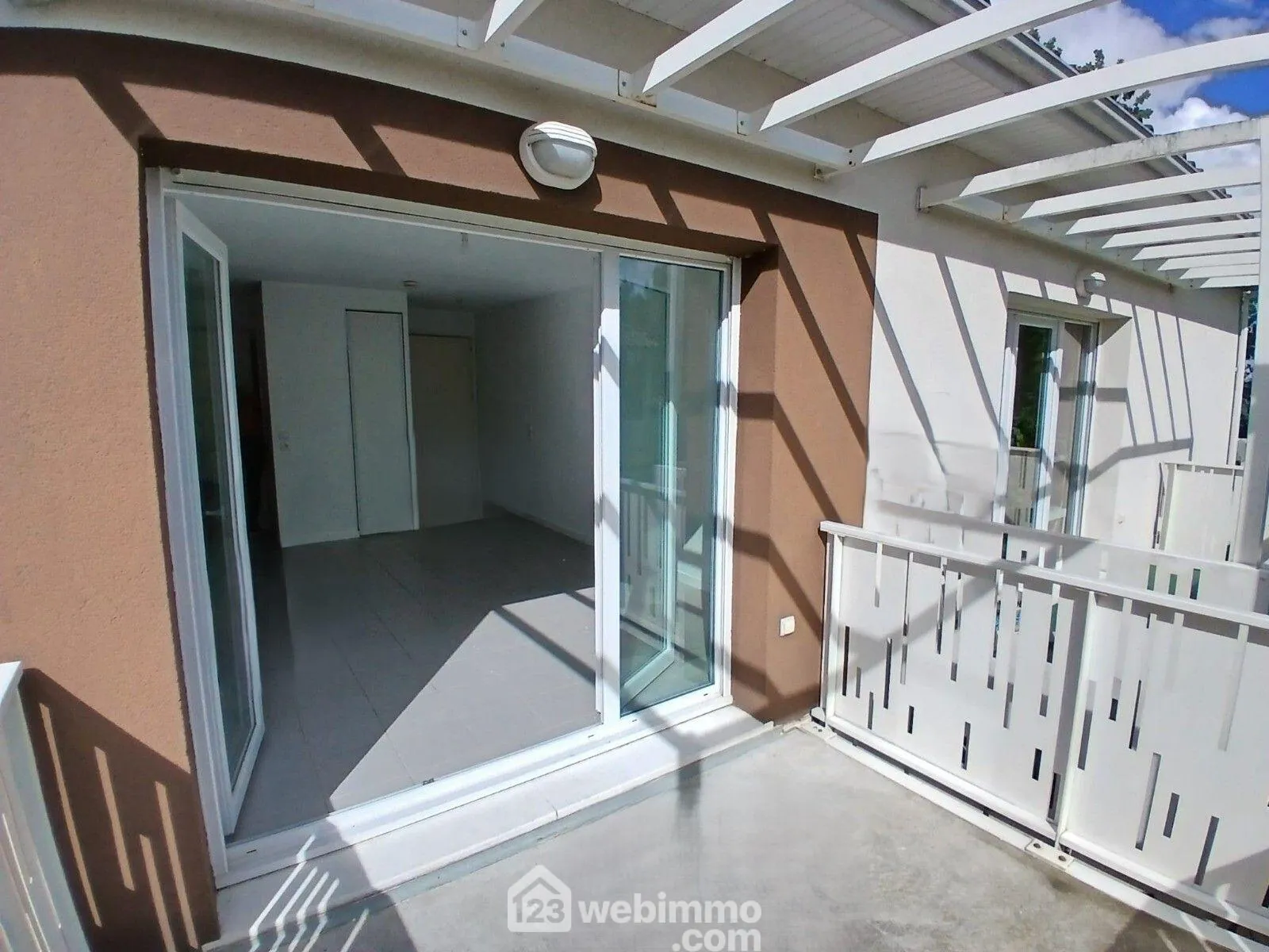 Appartement T2 avec terrasse et parking à Saint-Médard-en-Jalles 