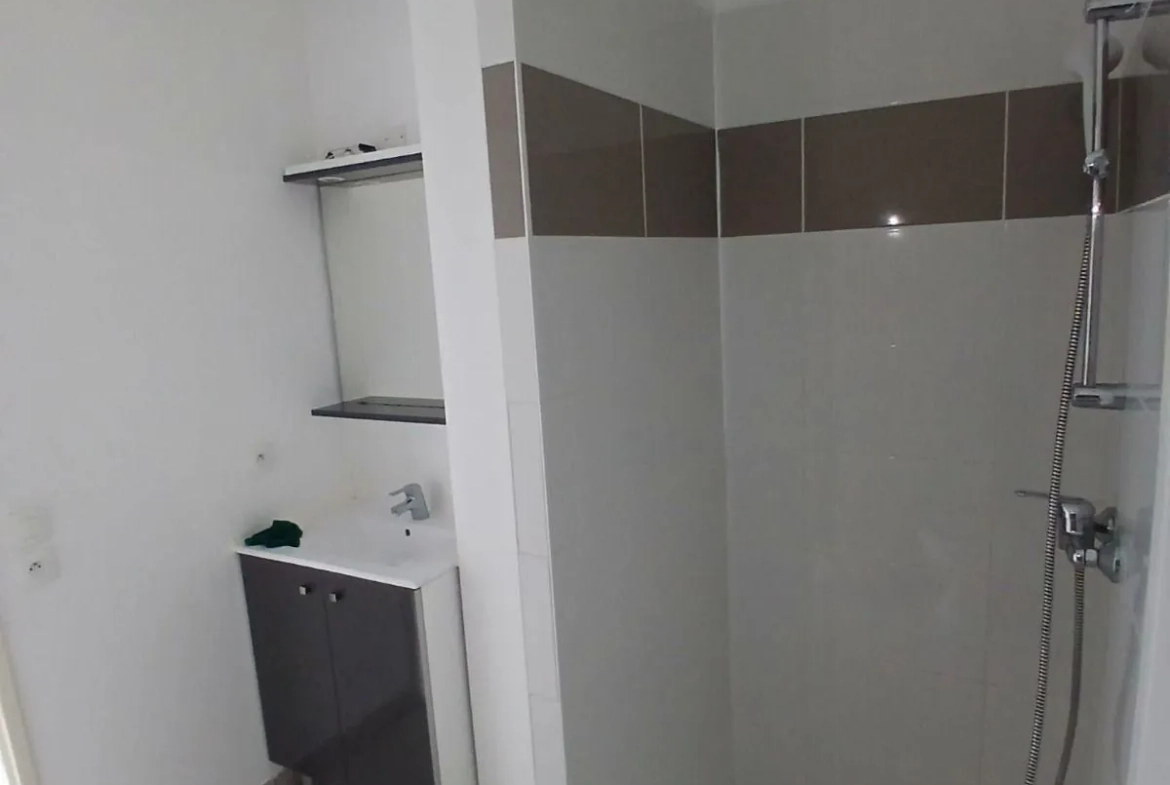 Appartement T2 avec terrasse et parking à Saint-Médard-en-Jalles 