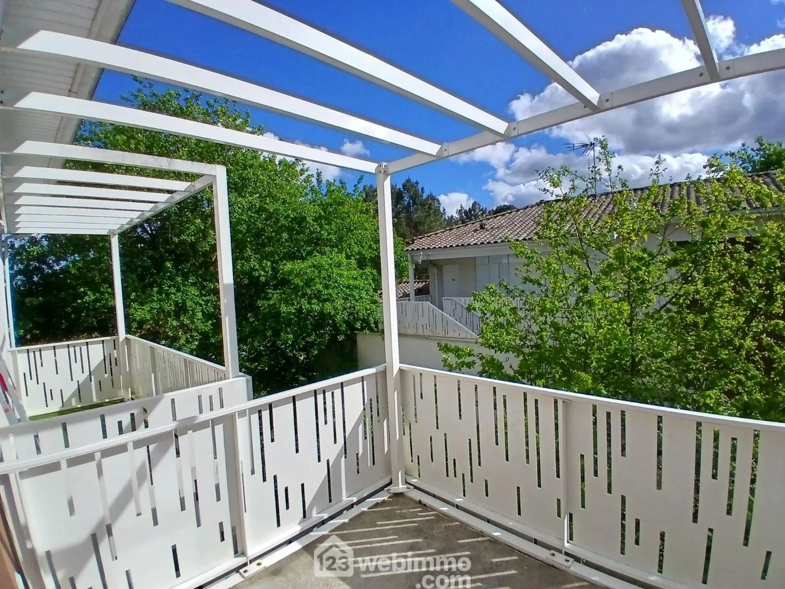 Appartement T2 avec terrasse et parking à Saint-Médard-en-Jalles 