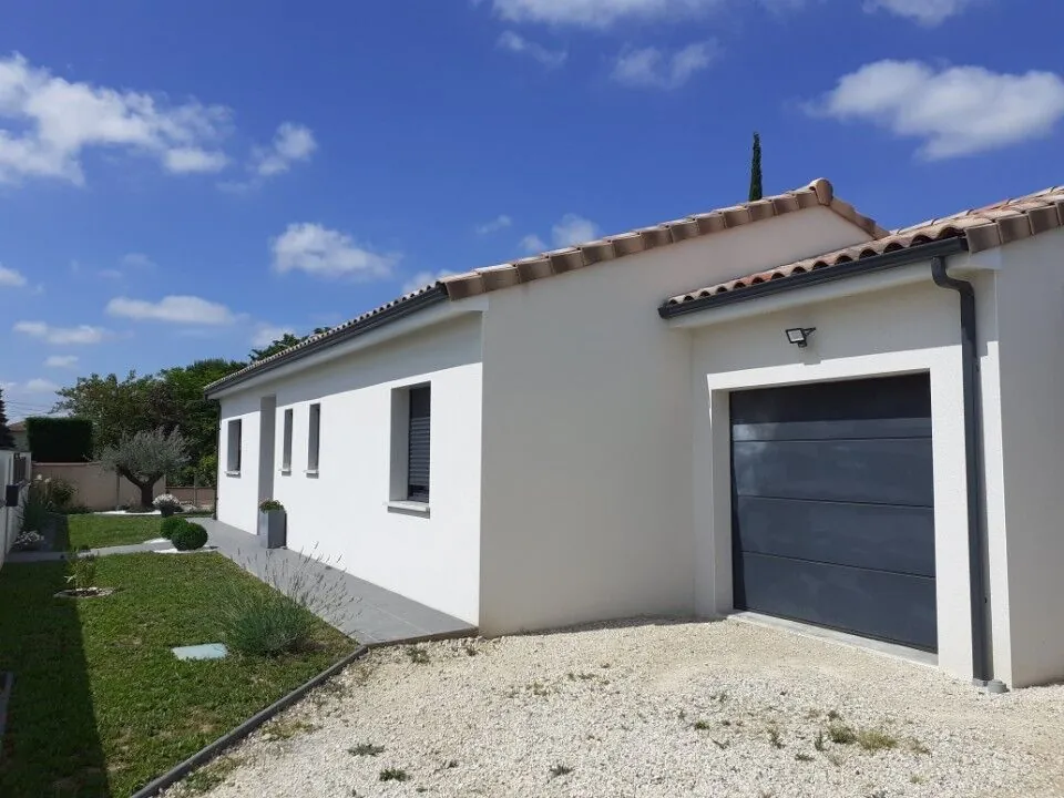 Villa jumelée en location à Bessières avec 3 chambres et garage 