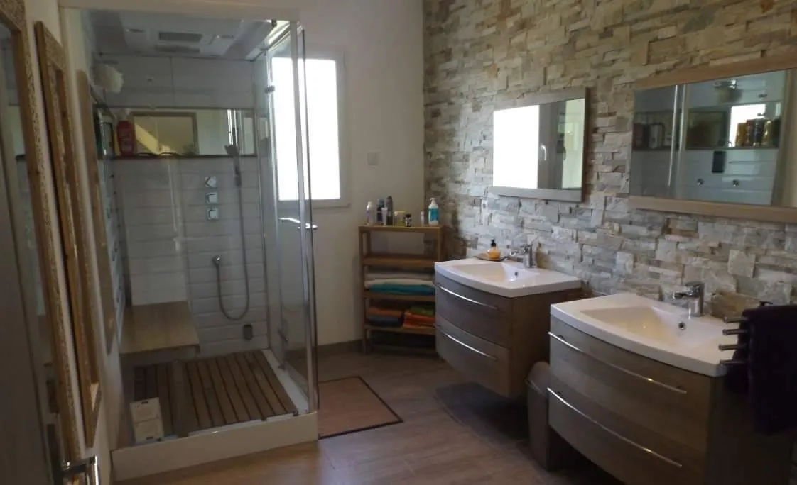 Maison familiale 3 chambres avec bureau et terrain de 1600 m² près de Pont-Audemer 