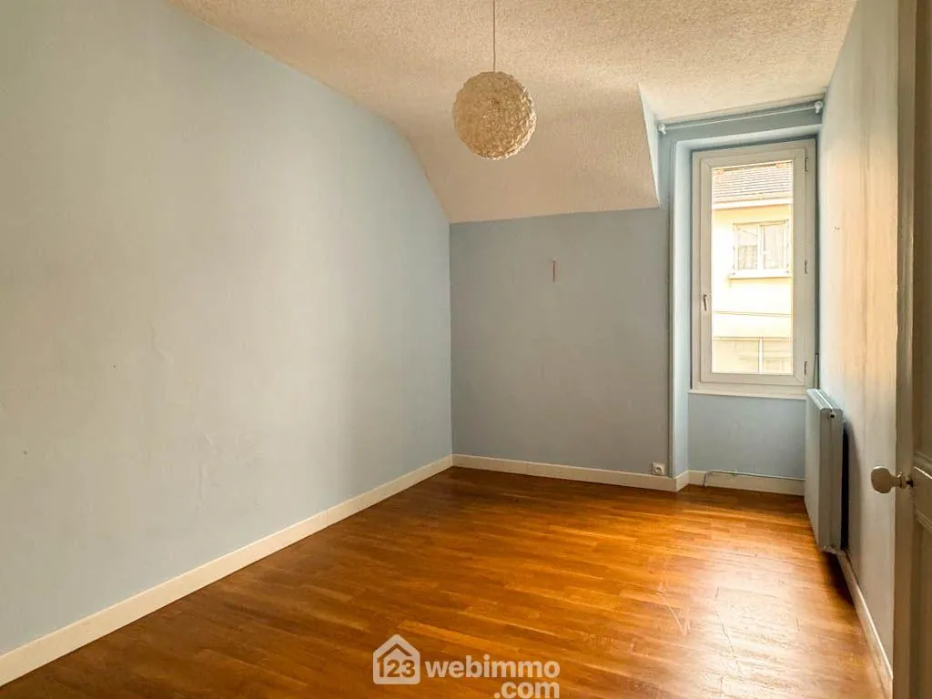 Maison rénovée à Cholet avec jardin et dépendance – 71 m² 