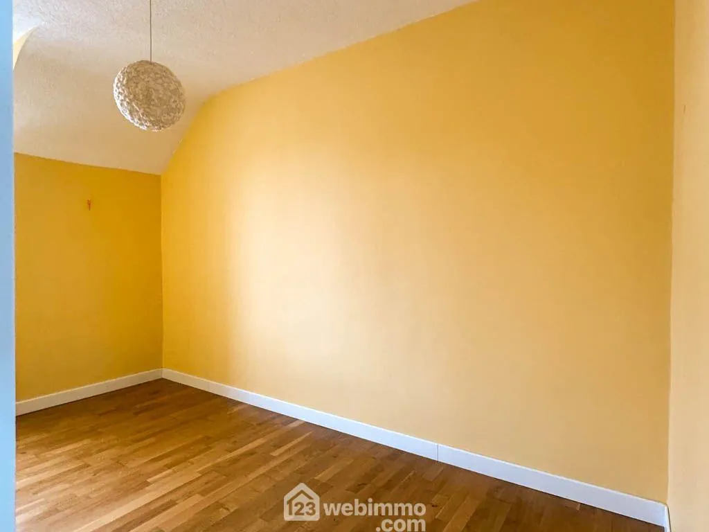 Maison rénovée à Cholet avec jardin et dépendance – 71 m² 