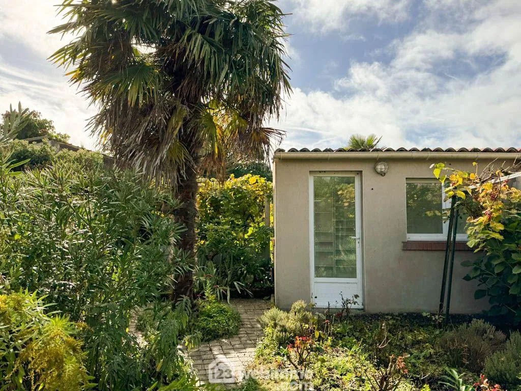 Maison rénovée à Cholet avec jardin et dépendance – 71 m² 