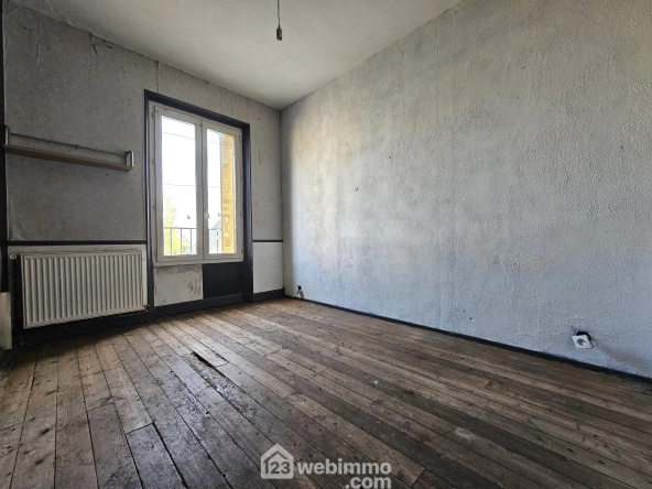 Maison à rénover de 95 m² à Sissonne avec grand terrain et potentiel