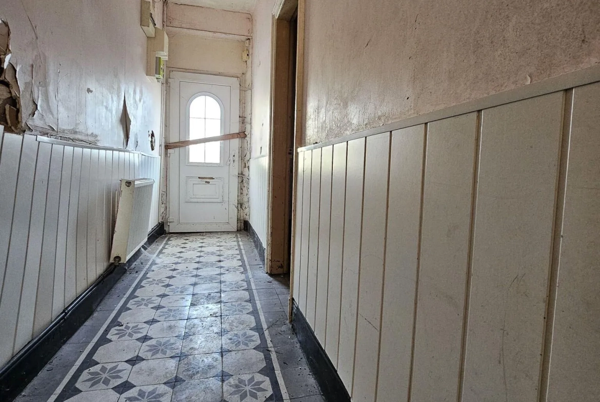 Maison à rénover de 95 m² à Sissonne avec grand terrain et potentiel 
