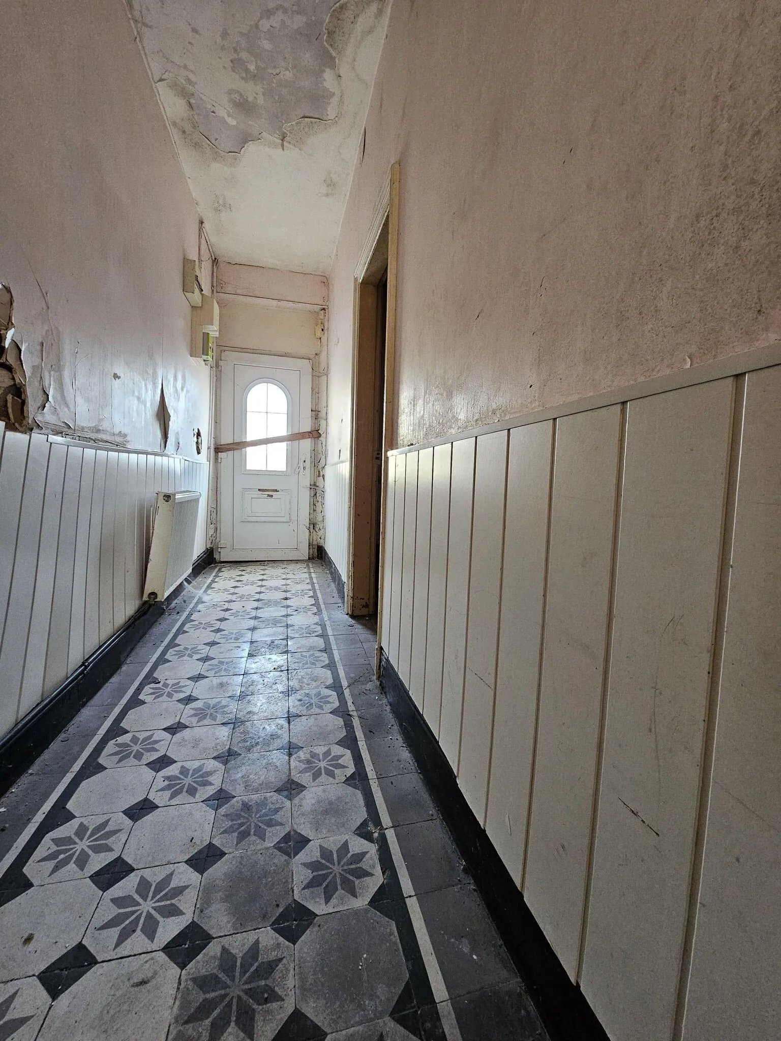 Maison à rénover de 95 m² à Sissonne avec grand terrain et potentiel 