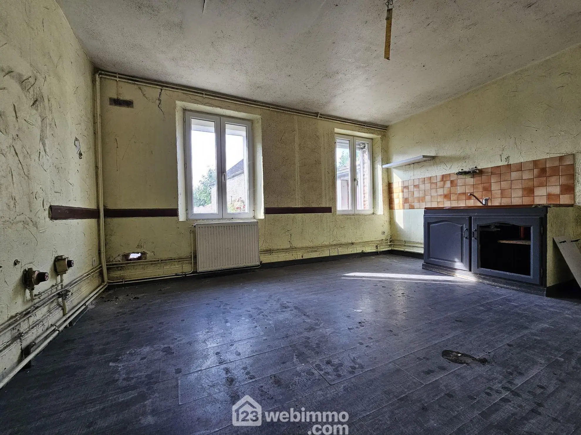 Maison à rénover de 95 m² à Sissonne avec grand terrain et potentiel 