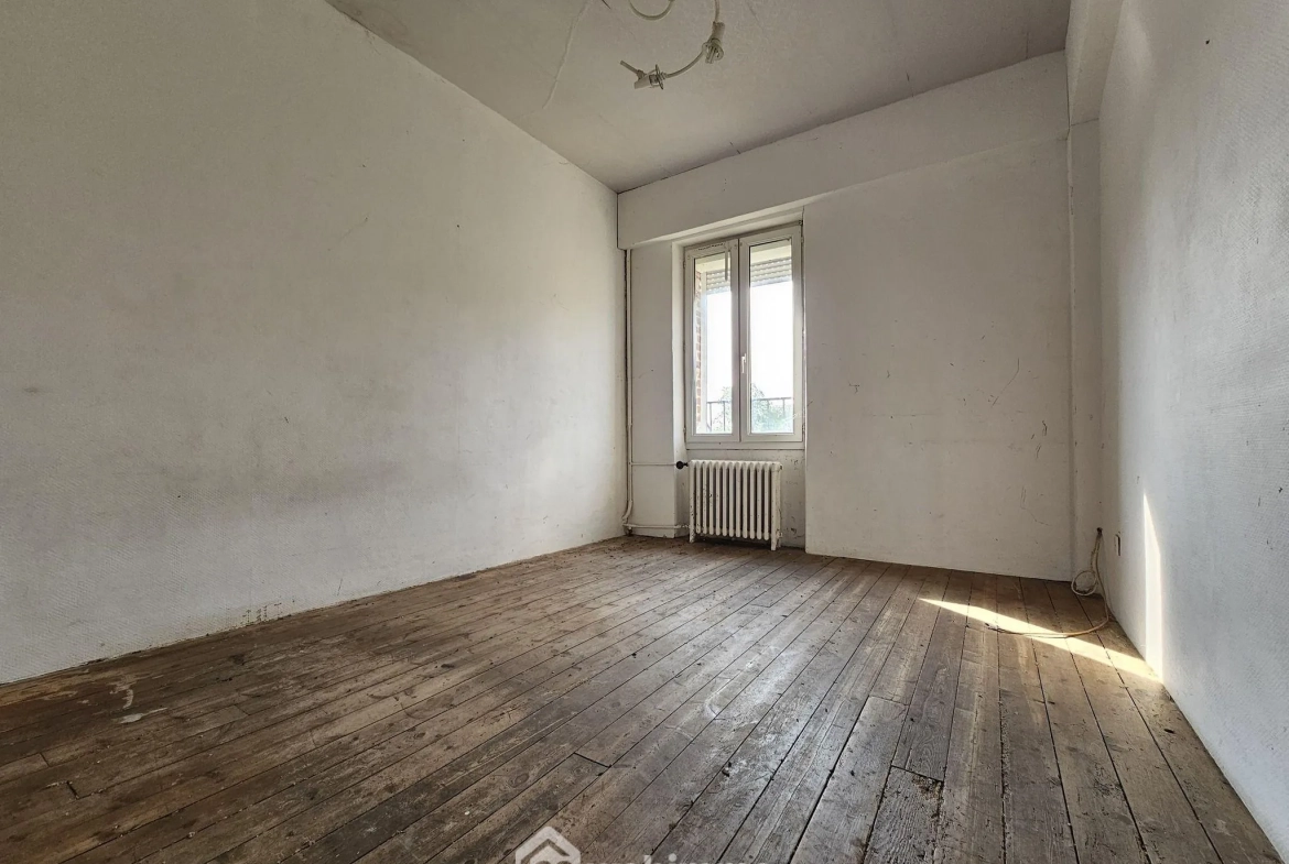 Maison à rénover de 95 m² à Sissonne avec grand terrain et potentiel 