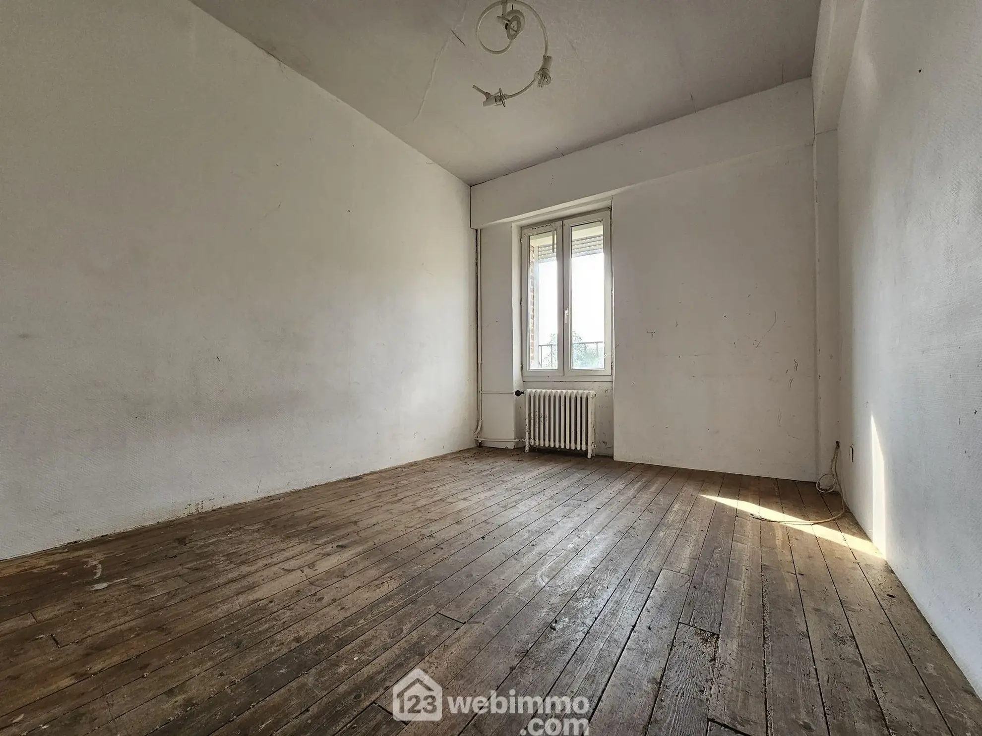 Maison à rénover de 95 m² à Sissonne avec grand terrain et potentiel 