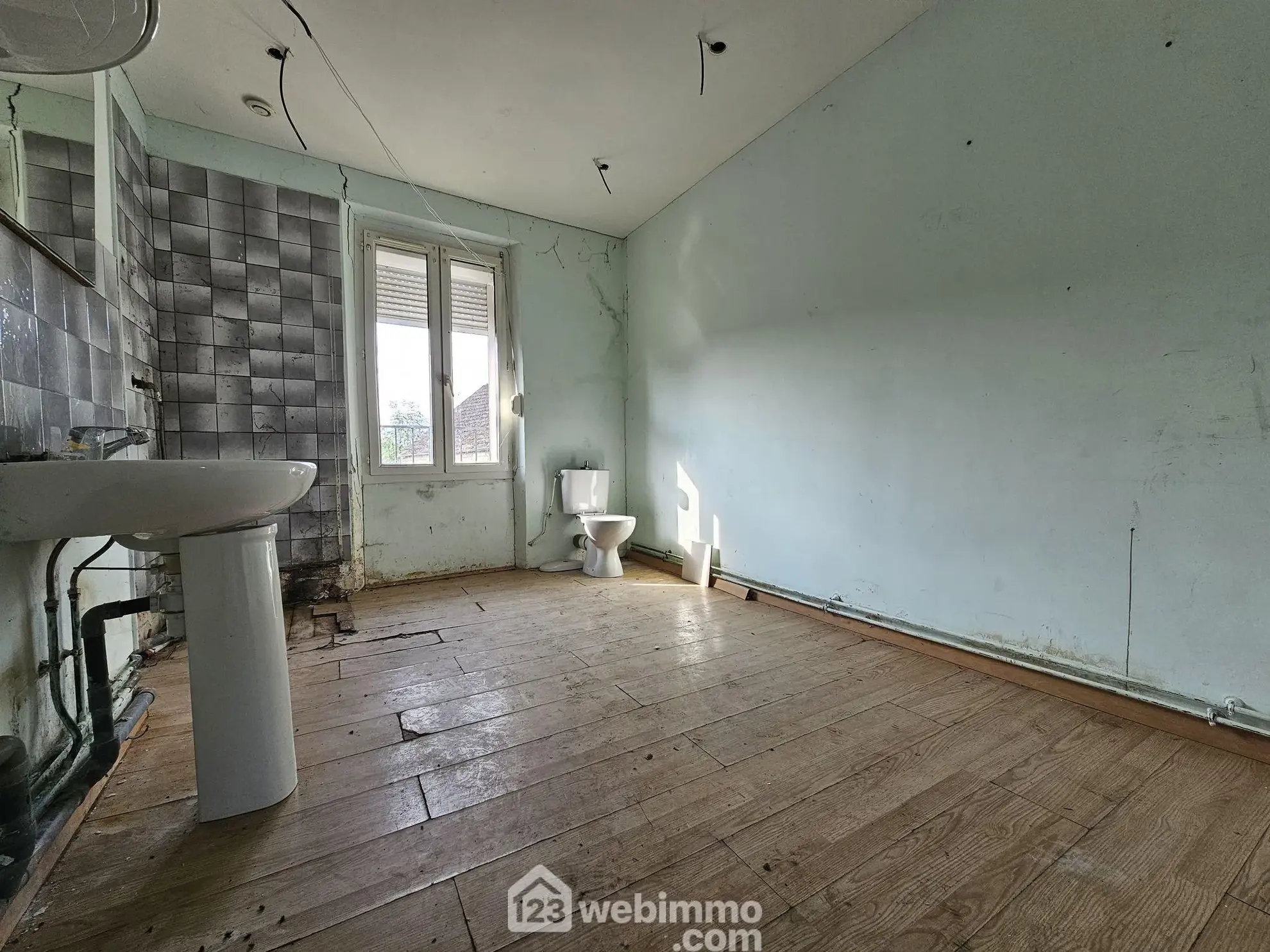 Maison à rénover de 95 m² à Sissonne avec grand terrain et potentiel 