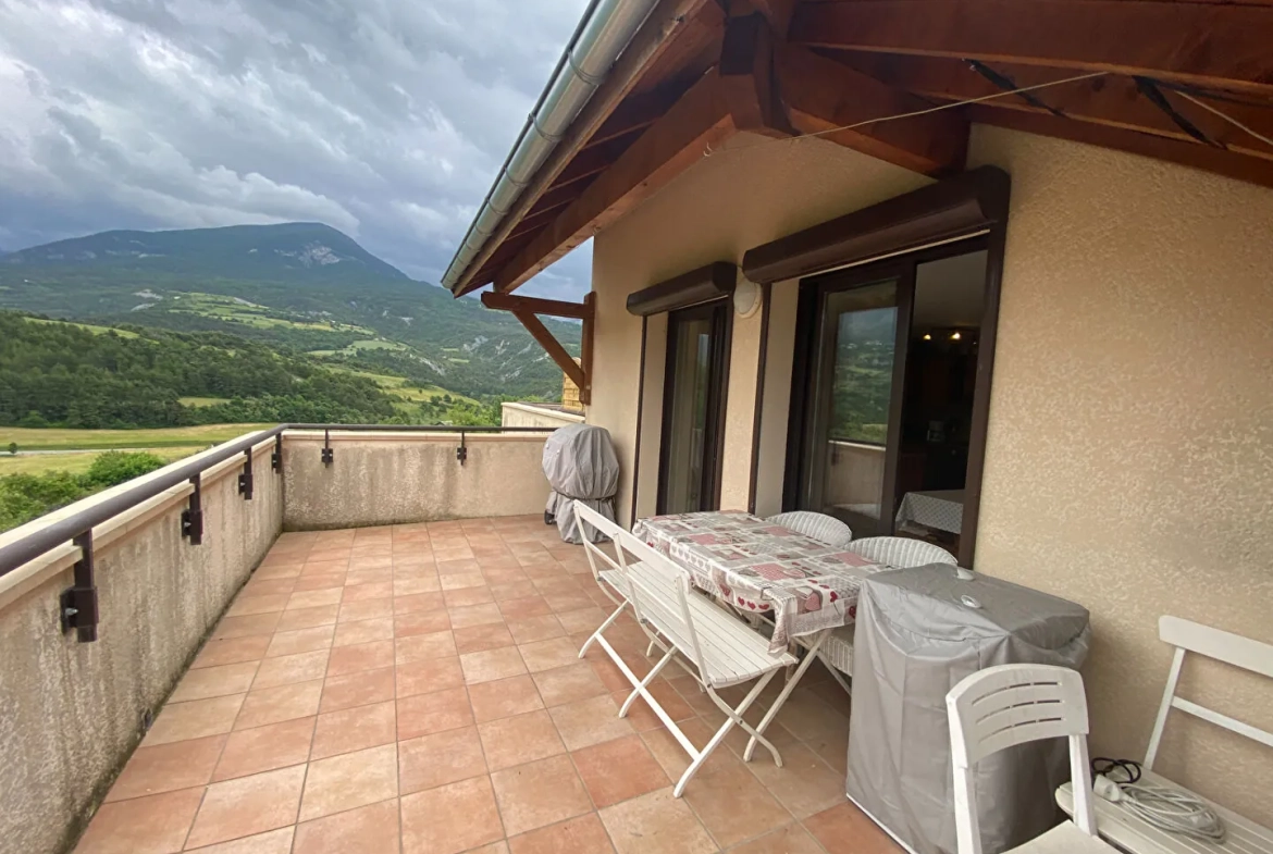 Appartement T3 avec terrasse, cave et garage à Embrun - Dernier étage 