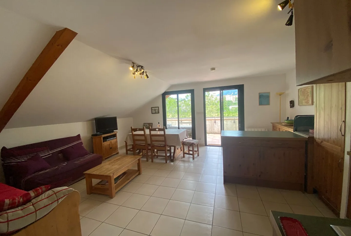 Appartement T3 avec terrasse, cave et garage à Embrun - Dernier étage 
