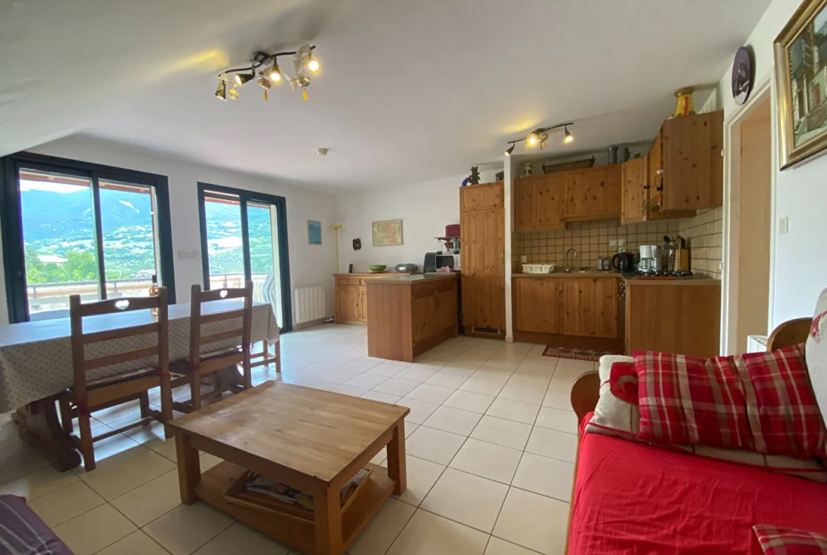 Appartement T3 avec terrasse, cave et garage à Embrun - Dernier étage 