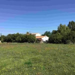 Terrain constructible à Sauveterre-de-Guyenne de 570 m², vue dégagée et proche commodités
