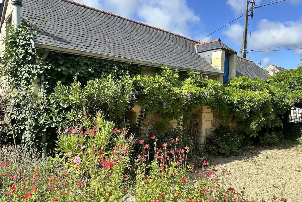 Charmante maison avec jardin et dépendance à Saint Rémy la Varenne 